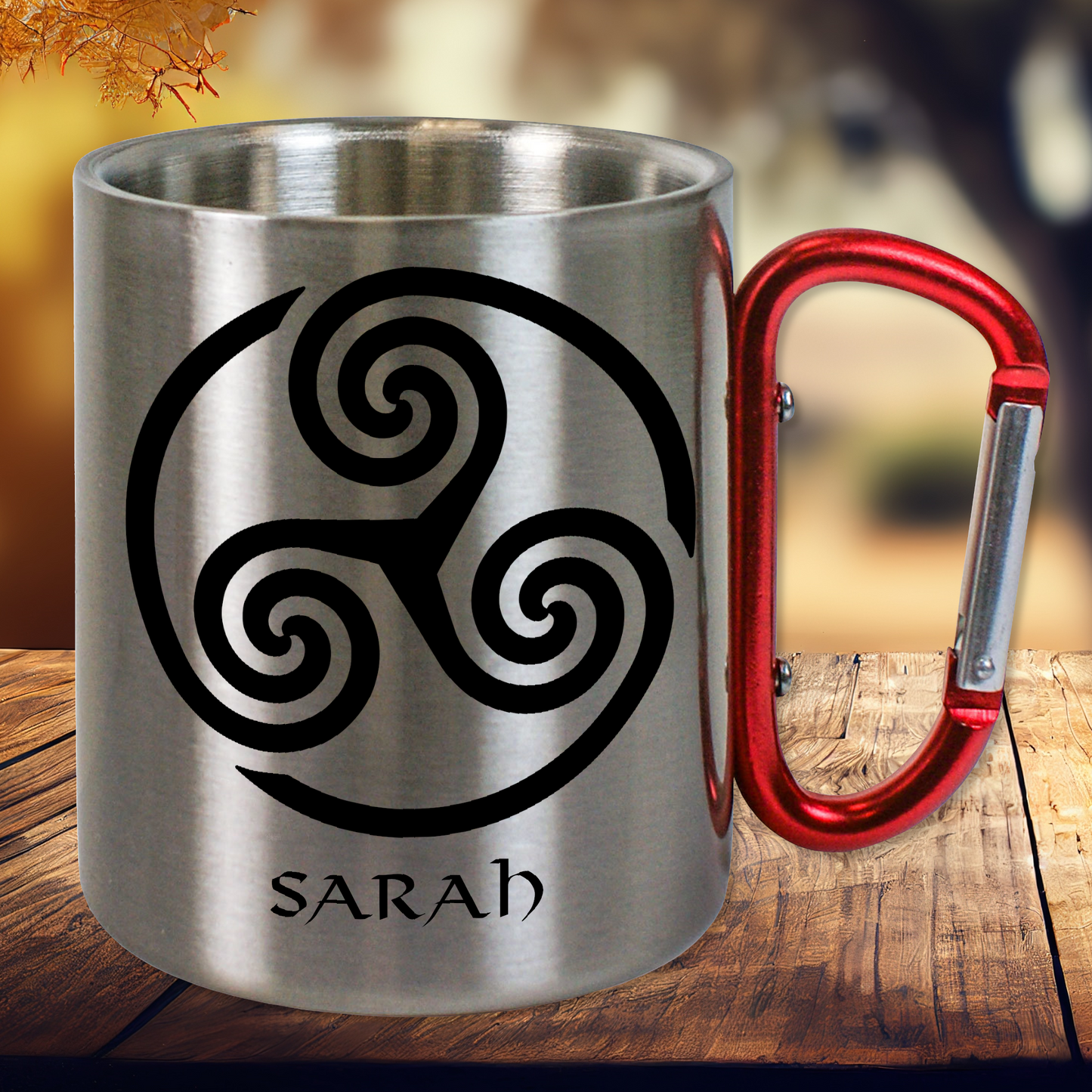 Personalisierte Edelstahltasse, Edelstahlbecher. Doppelwandig mit Karabiner und Wikinger Motiv. Triskele.