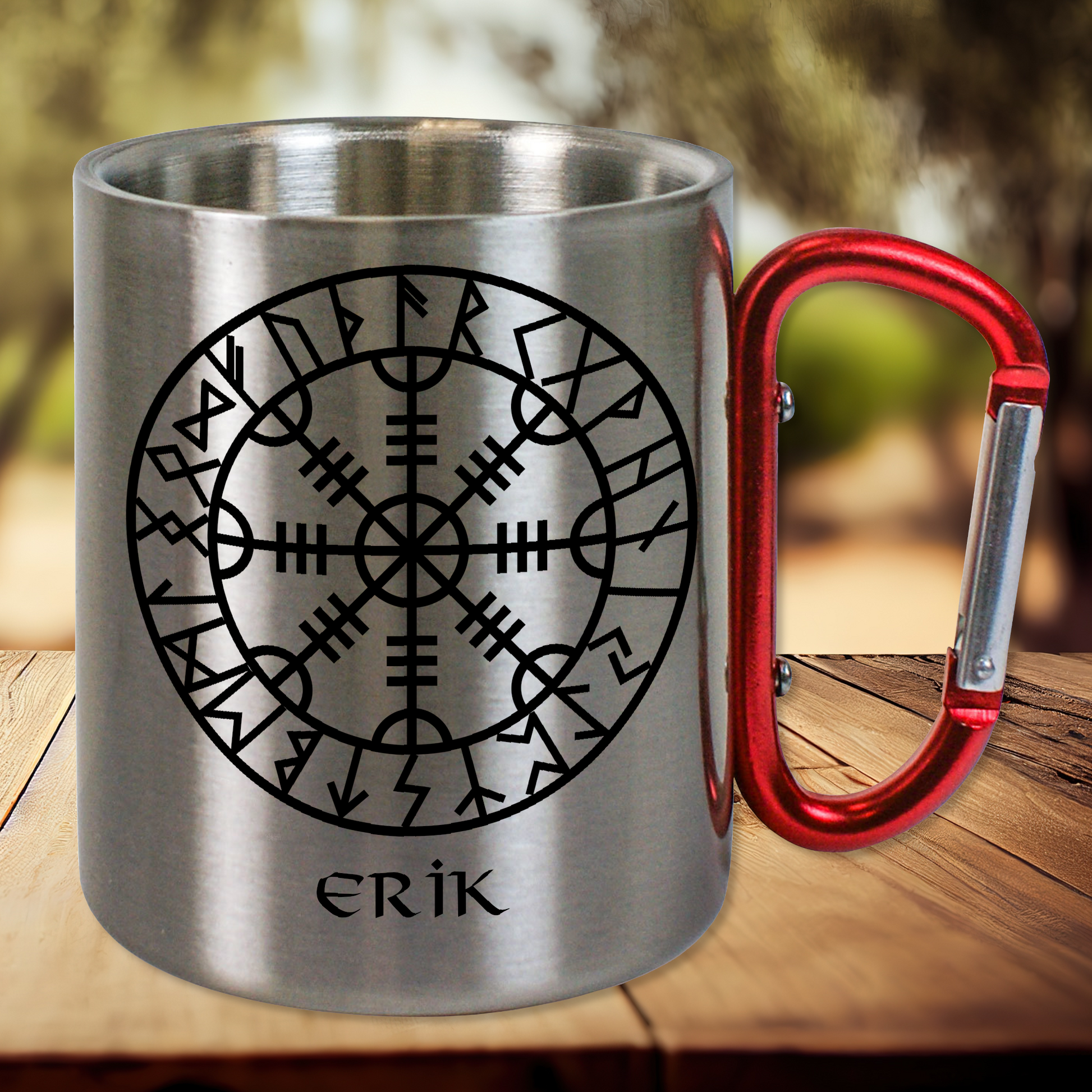 Personalisierte Edelstahltasse, Edelstahlbecher. Doppelwandig mit Karabiner und Wikinger Motiv. Aegishjalmur im Runenkreis
